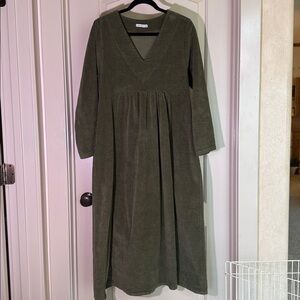 Colette corduroy olive green midi maxi dress, two side pockets. Made in Italy.